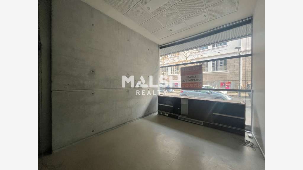 A louer bureaux 554m² typé école à Lyon 7e