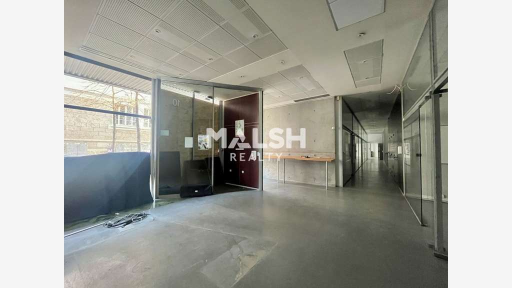 A louer bureaux 554m² typé école à Lyon 7e