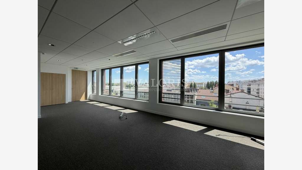 A louer locaux rénovés avec cuisine équipée Lyon 7