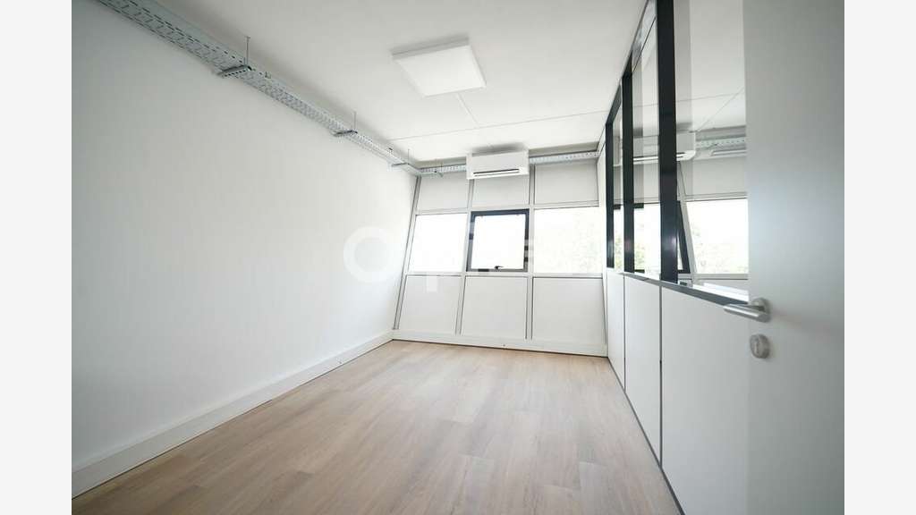 Bureaux de 175m² à louer en R+5 à Lyon 69007