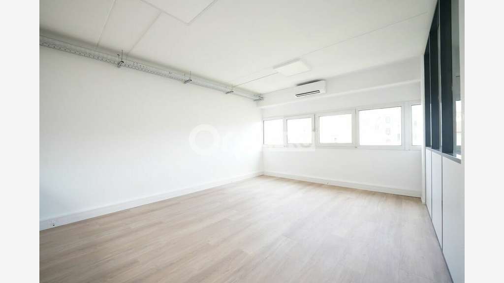 Bureaux de 175m² à louer en R+5 à Lyon 69007
