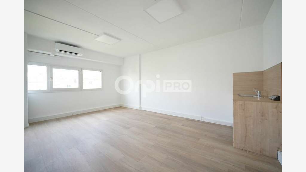 Bureaux de 175m² à louer en R+5 à Lyon 69007