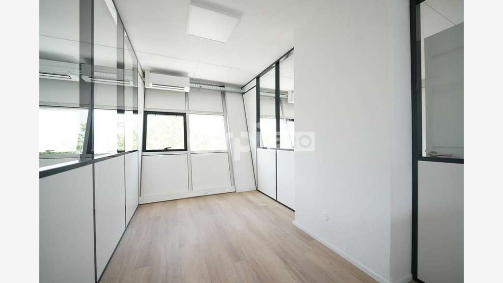Bureaux de 175m² à louer en R+5 à Lyon 69007