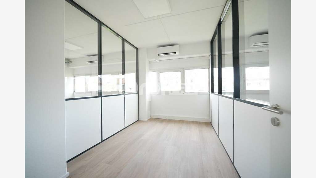 Bureaux de 175m² à louer en R+5 à Lyon 69007