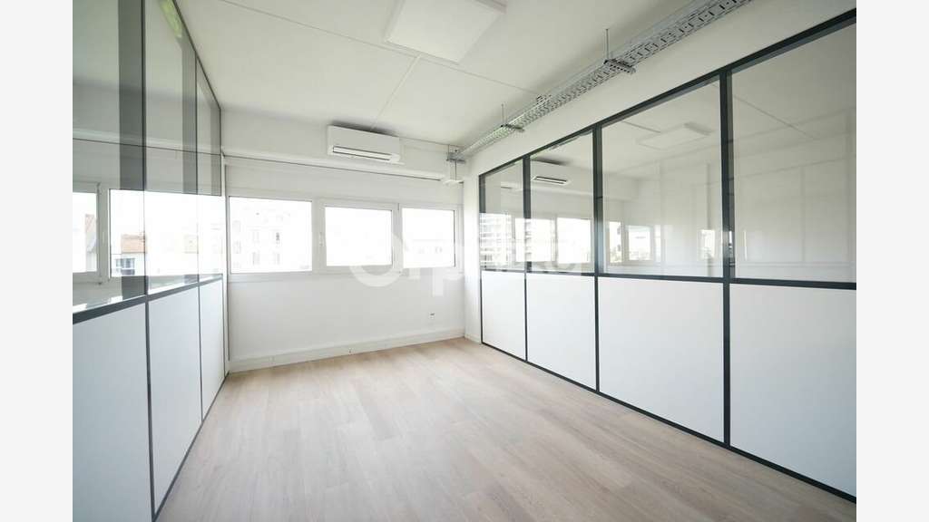 Bureaux de 175m² à louer en R+5 à Lyon 69007