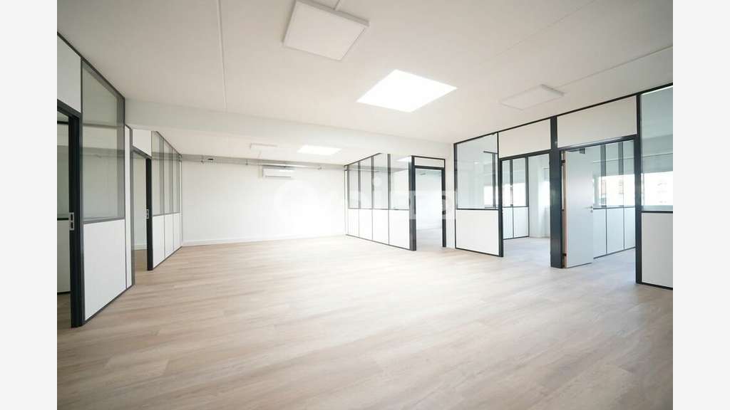 Bureaux de 175m² à louer en R+5 à Lyon 69007
