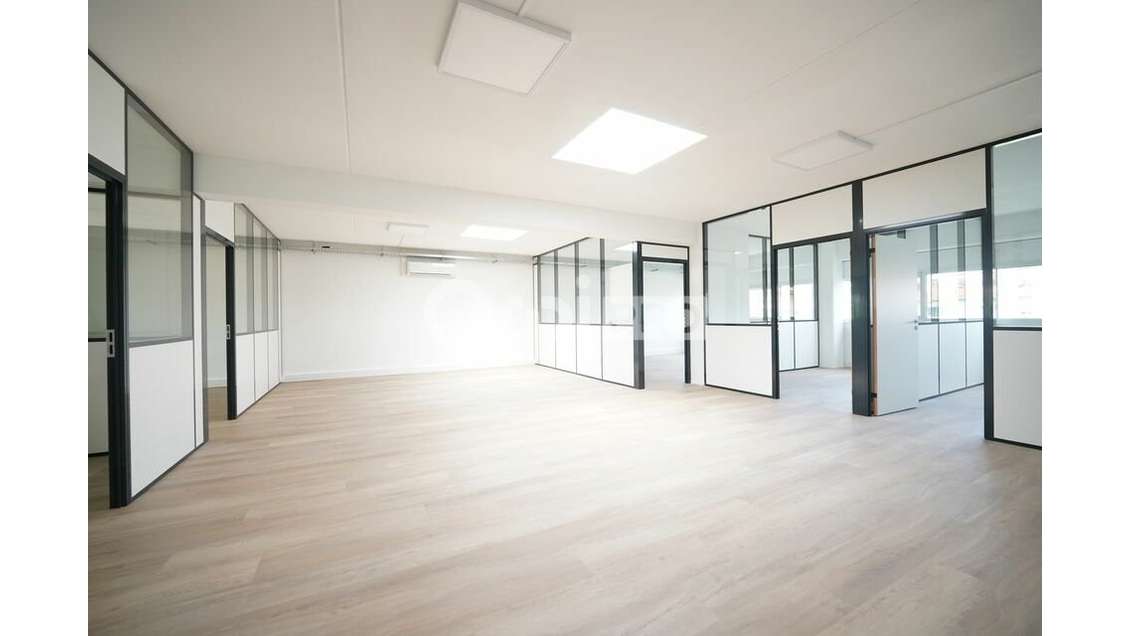 BUREAUX A LOUER - 175 m² - LYON 7