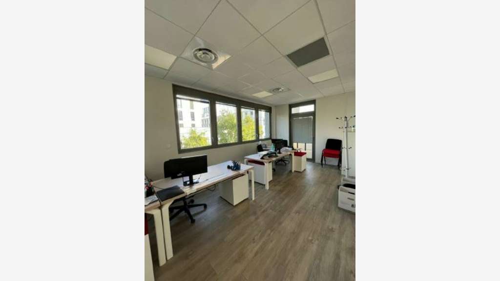 Bureaux en très bon état à louer à Lyon 8e Bioparc