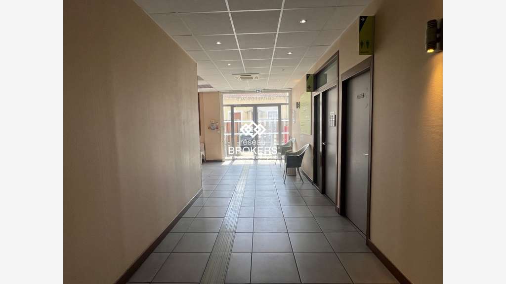 Bureaux 551m² ERP PMR à louer à Lyon 8e