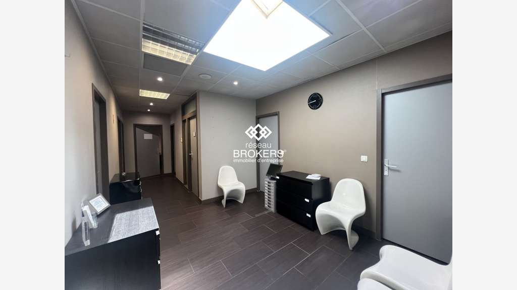 Bureaux 551m² ERP PMR à louer à Lyon 8e