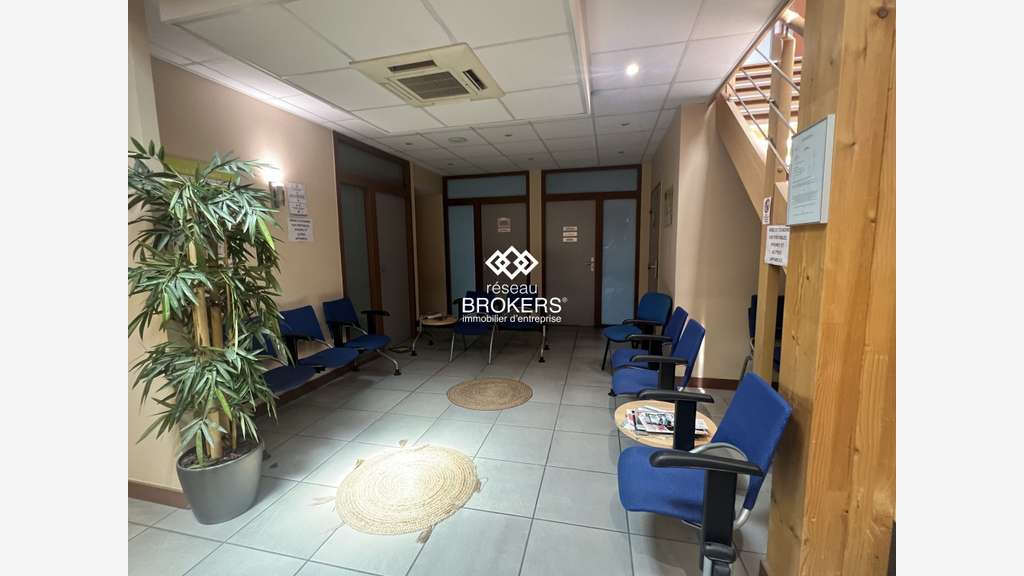 Bureaux 551m² ERP PMR à louer à Lyon 8e