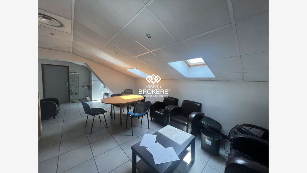 Bureaux 551m² ERP PMR à louer à Lyon 8e