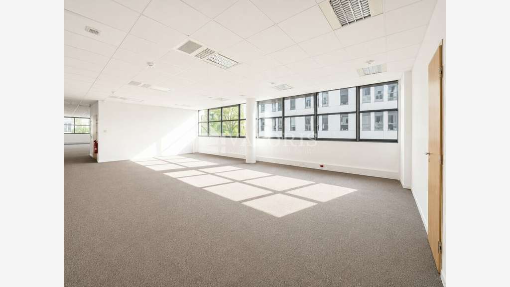 Bureaux neufs lumineux à louer à Lyon 8e Transvaal