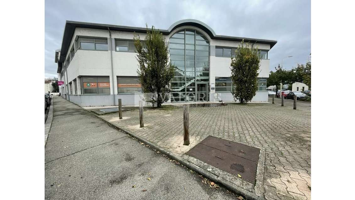 LYON 8 - BUREAUX à louer