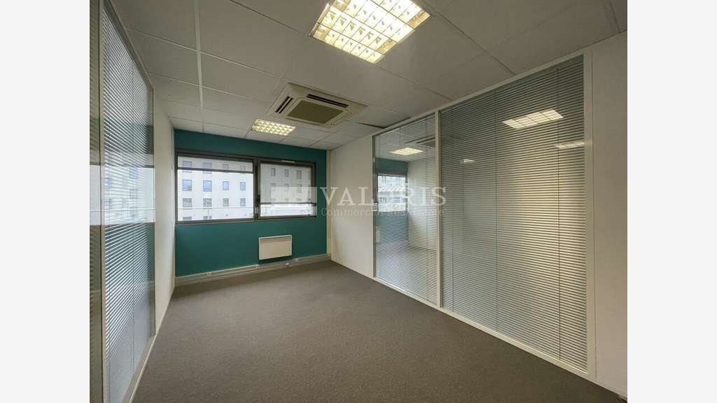 Bureaux cloisonnés 355m² à louer Lyon 8e