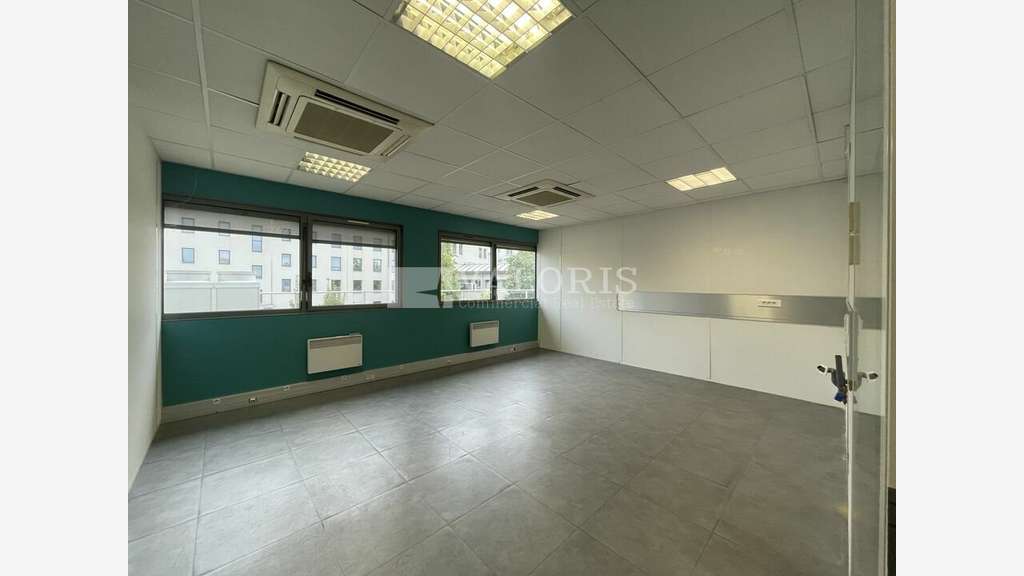 Bureaux cloisonnés 355m² à louer Lyon 8e