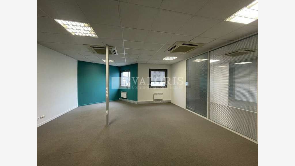 Bureaux cloisonnés 355m² à louer Lyon 8e