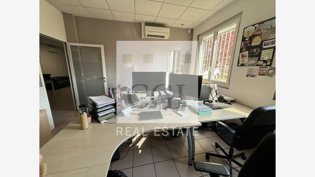Loue bureaux avec dépôt 157m² en RDC à Lyon 69008