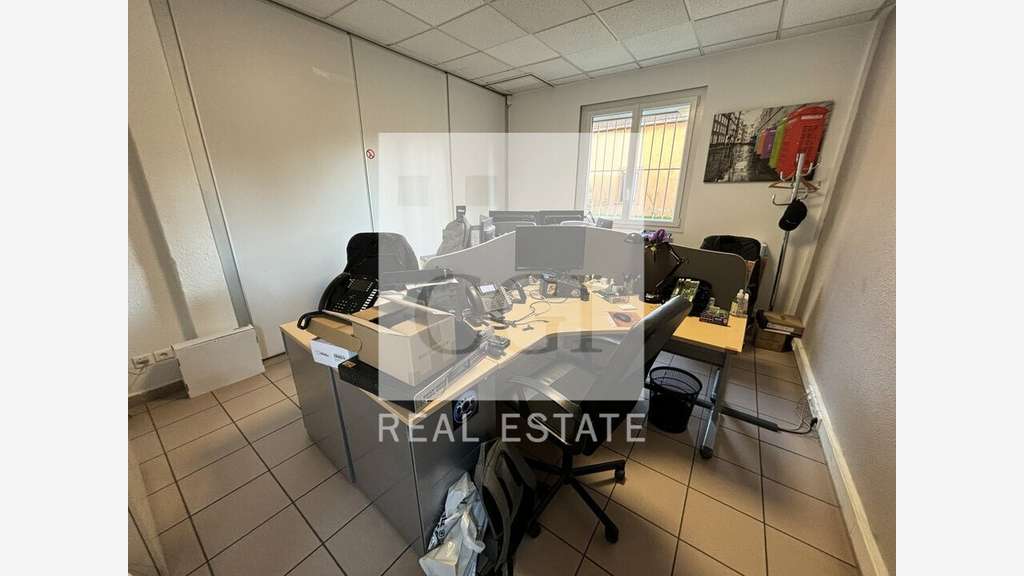 Loue bureaux avec dépôt 157m² en RDC à Lyon 69008