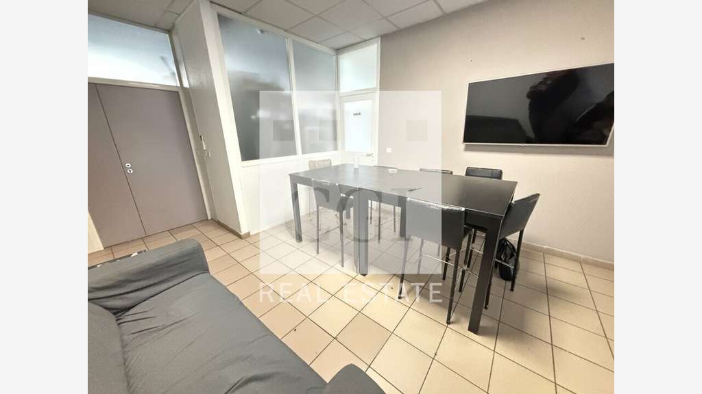 Loue bureaux avec dépôt 157m² en RDC à Lyon 69008