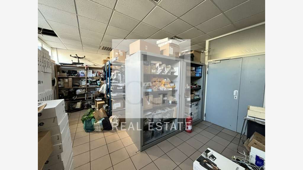 Loue bureaux avec dépôt 157m² en RDC à Lyon 69008