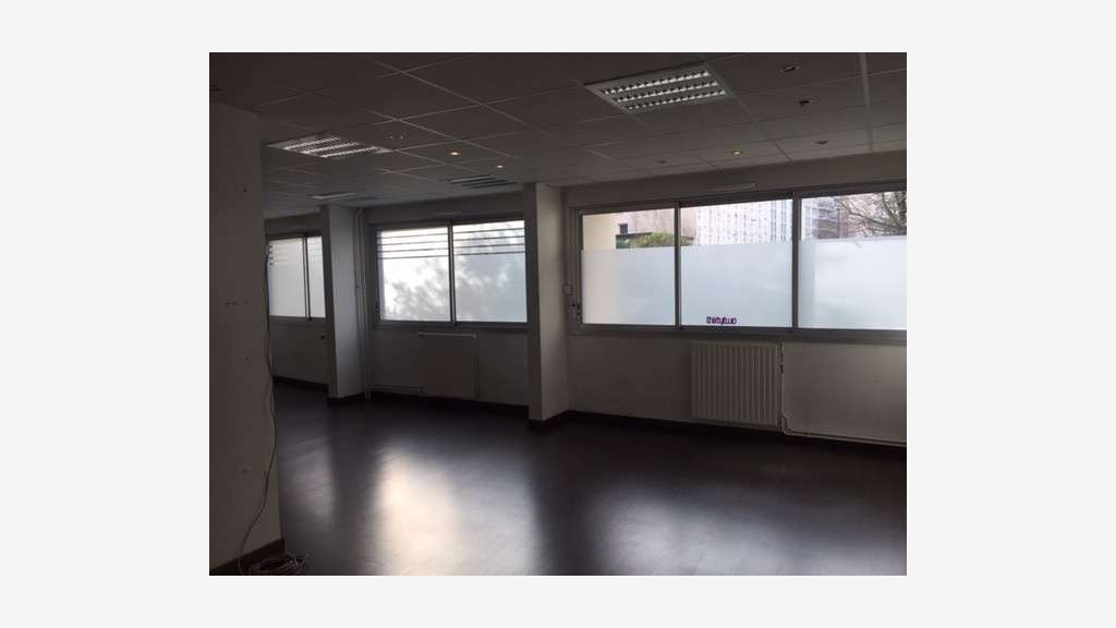 LYON 69008 - Avenue des Frères Lumière - A louer L
