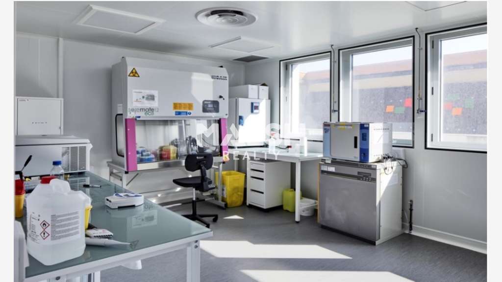 A louer bureaux 627m² proche facultés à Lyon 8e