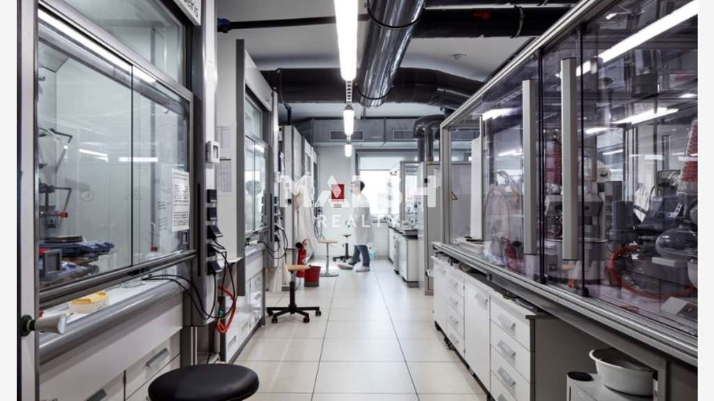 A louer bureaux 627m² proche facultés à Lyon 8e