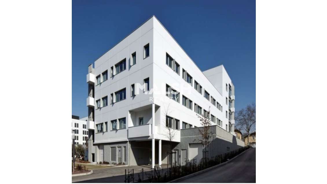 A louer bureaux 627m² proche facultés à Lyon 8e