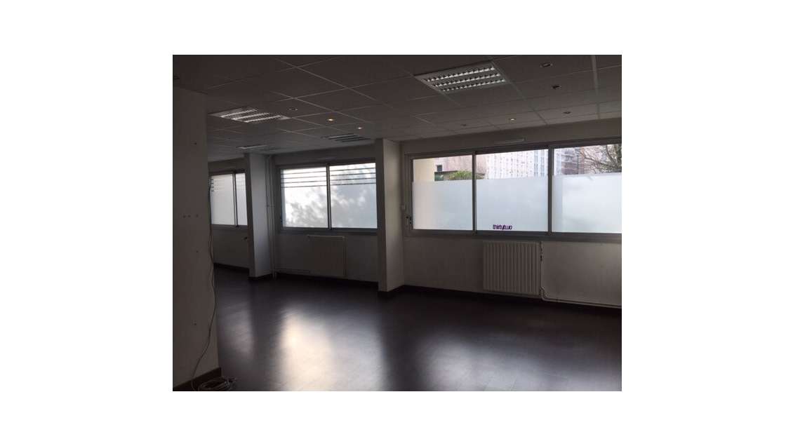 A louer bureaux 116m² Avenue Frères Lumière 69008