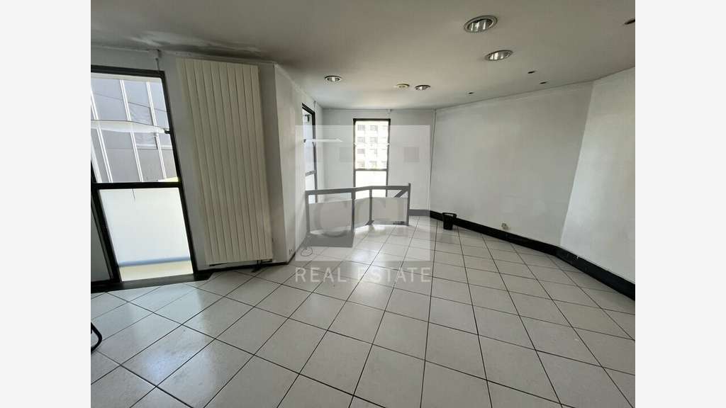 Bureaux lumineux 58m² à louer Lyon 9ème proche A6