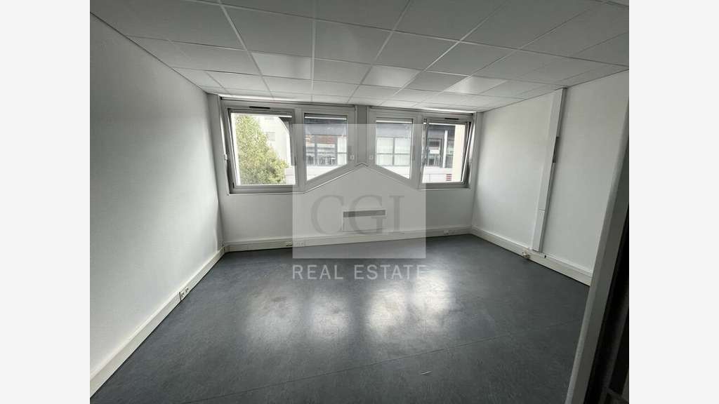 Bureaux 144m² à louer à Lyon 9e proche A6