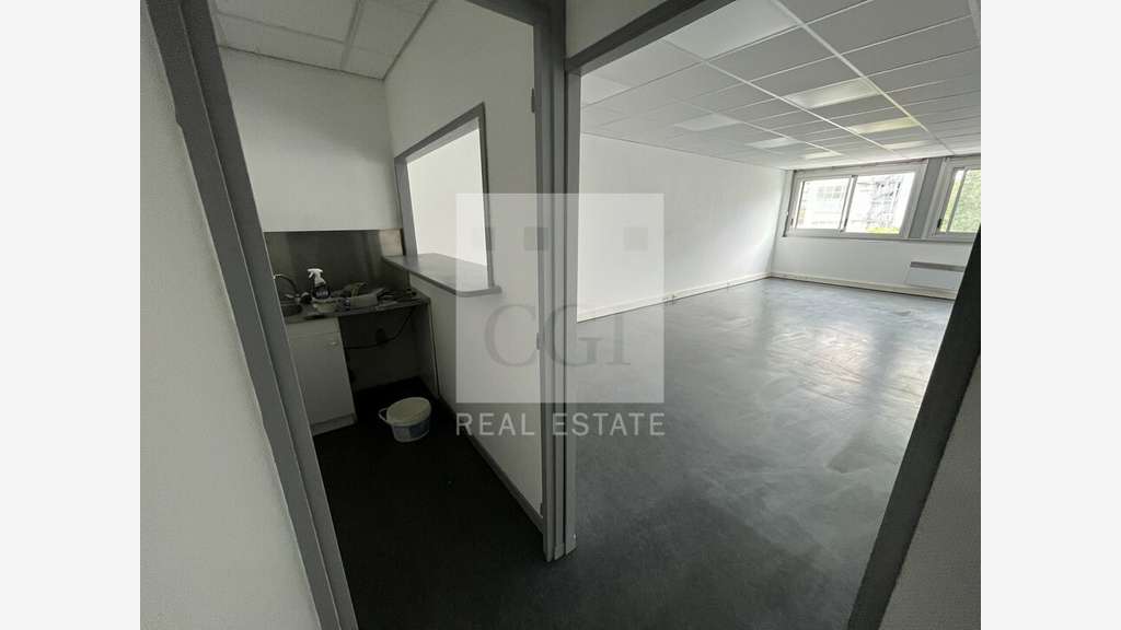 Bureaux 144m² à louer à Lyon 9e proche A6