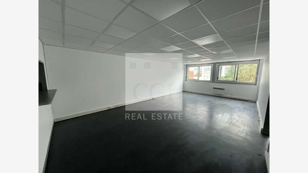Bureaux 144m² à louer à Lyon 9e proche A6
