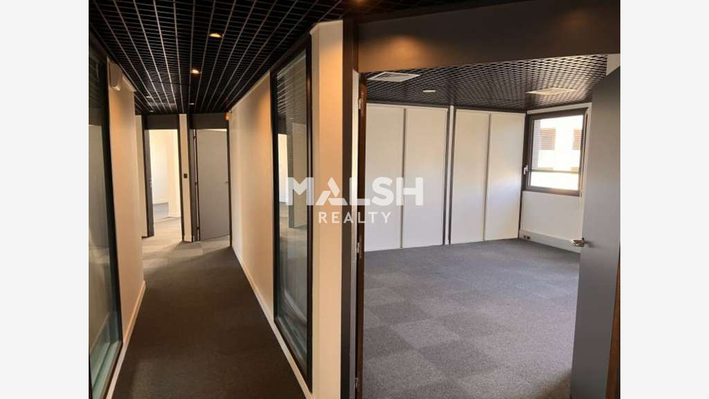 Bureaux 324m² à louer à Lyon 9e gare de Vaise