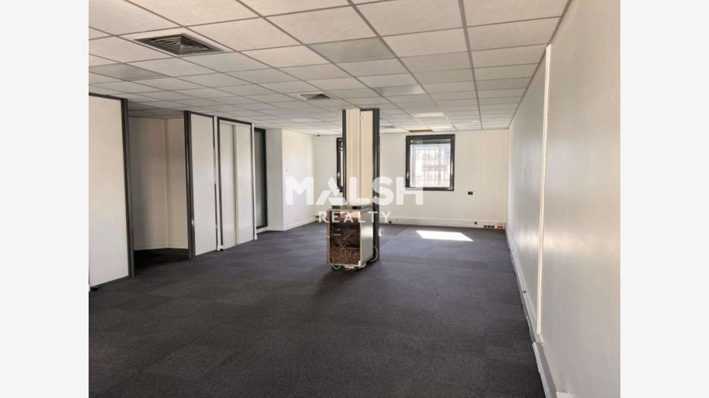Bureaux 324m² à louer à Lyon 9e gare de Vaise