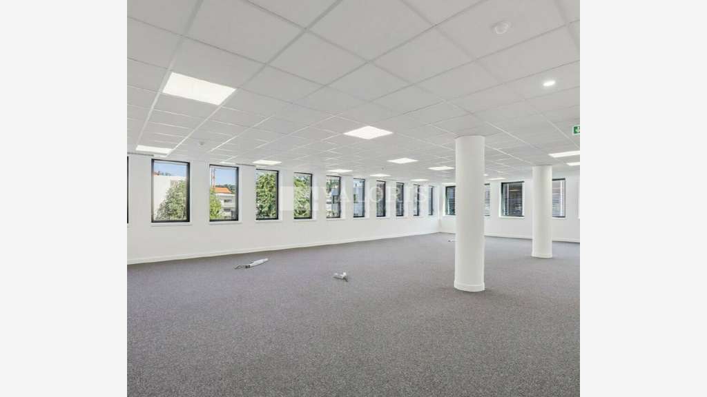 A louer bureaux rénovés 691m² Lyon 9e Gare Vaise