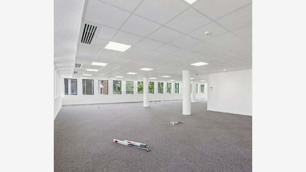 A louer bureaux rénovés 691m² Lyon 9e Gare Vaise