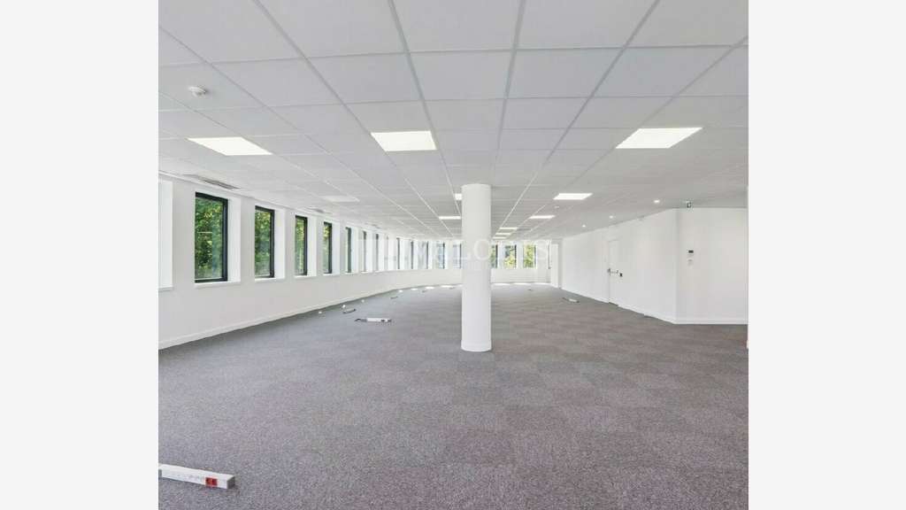 A louer bureaux rénovés 691m² Lyon 9e Gare Vaise