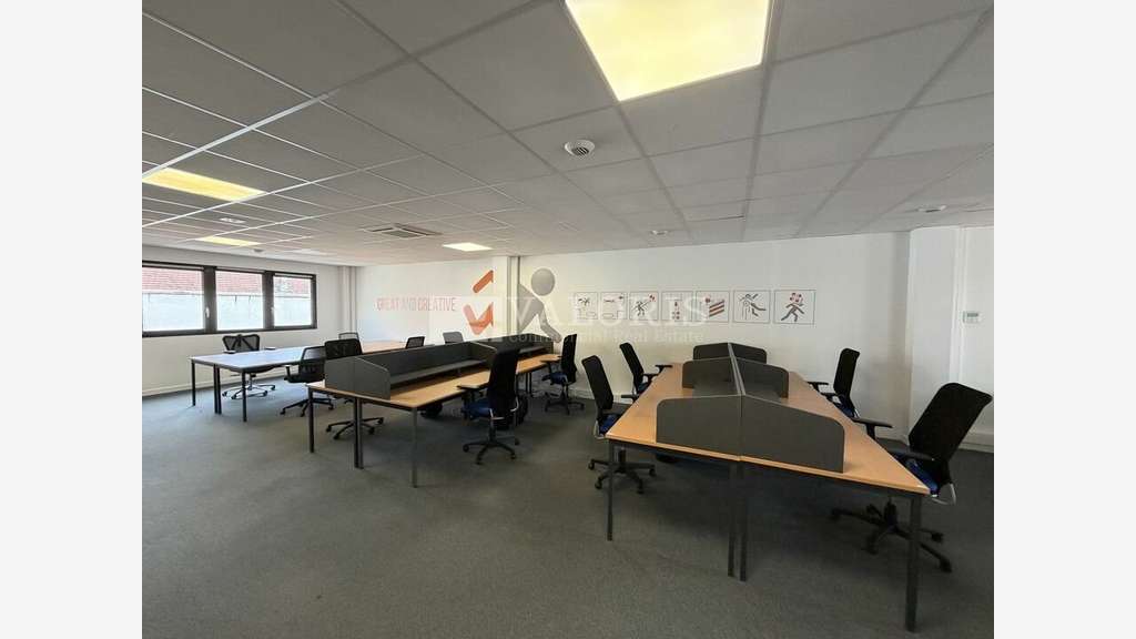A louer bureaux 110m² avec parkings à Lyon 9e