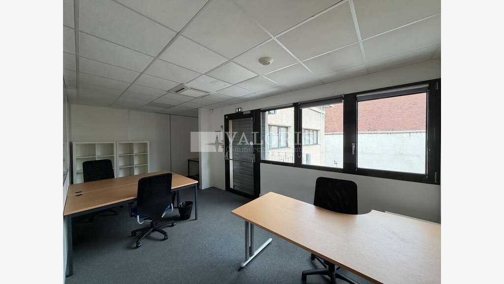 A louer bureaux 110m² avec parkings à Lyon 9e