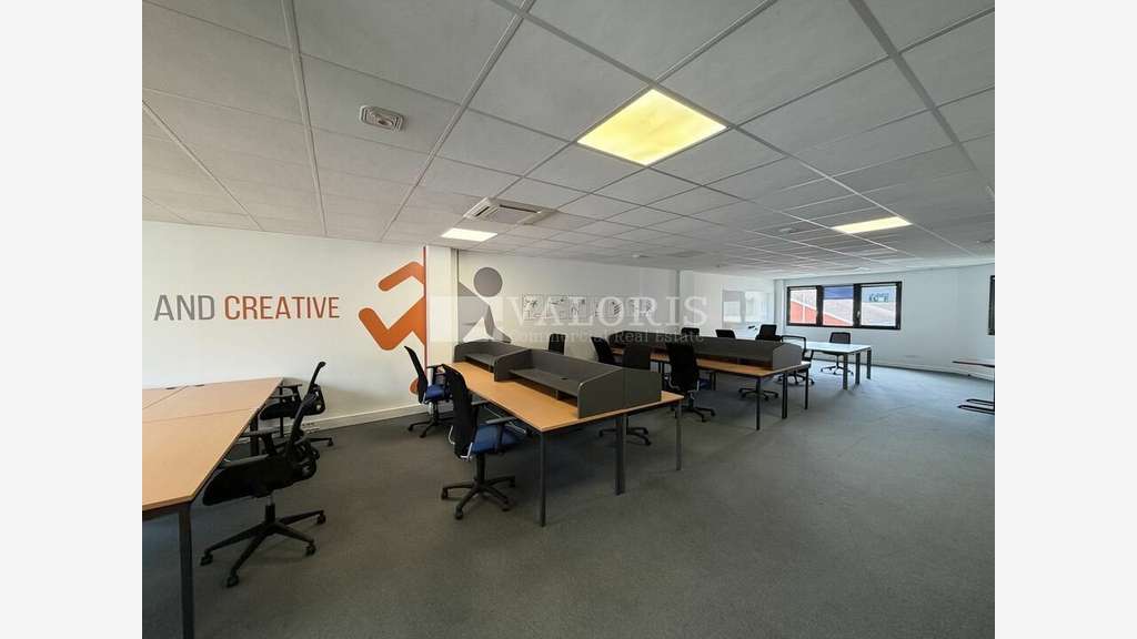 A louer bureaux 110m² avec parkings à Lyon 9e