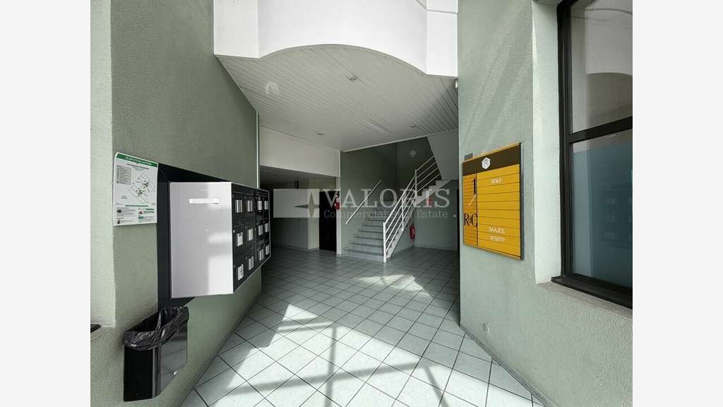 A louer bureaux 110m² avec parkings à Lyon 9e