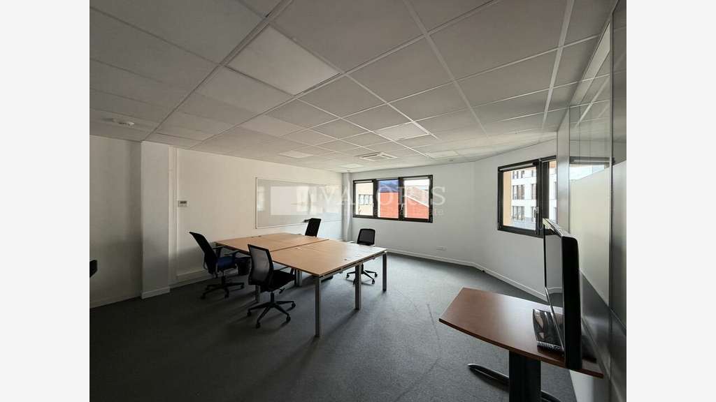 A louer bureaux 110m² avec parkings à Lyon 9e