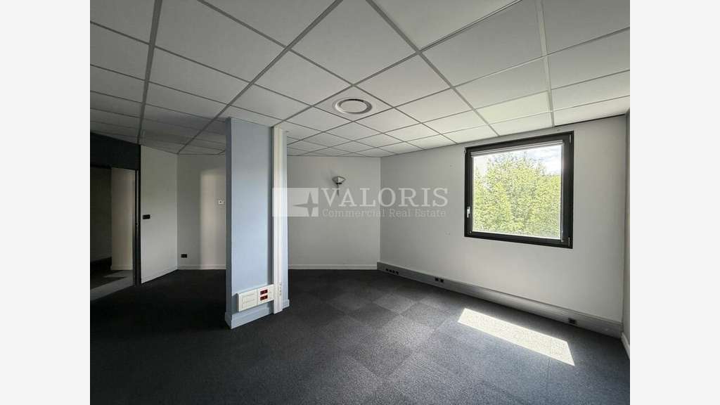 Bureaux 325m² à louer à Lyon 9e