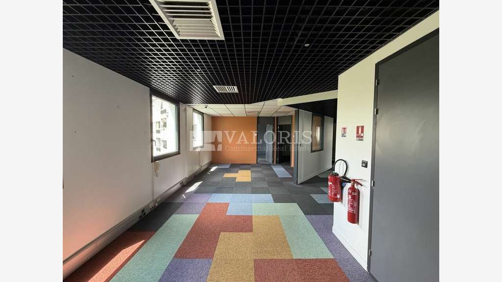 Bureaux 325m² à louer à Lyon 9e
