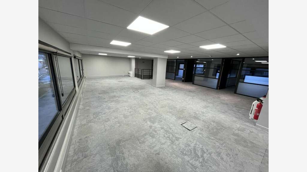 A louer bureaux 375m² à Lyon 9e Quais de Saône