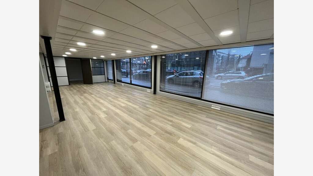 A louer bureaux 375m² à Lyon 9e Quais de Saône