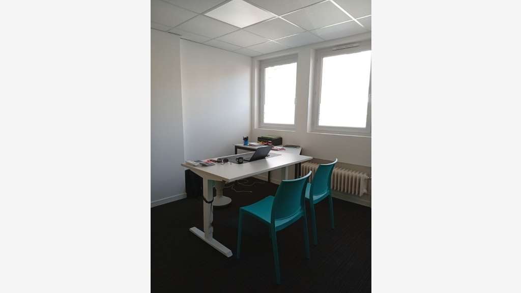 A louer bureaux de 103m² au 1er étage à Mâcon