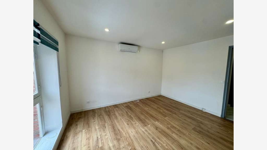 Bureau climatisé 13m² à louer à Magenta